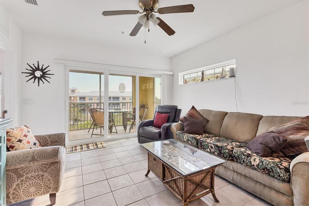 出租: $2,000 (2 贝兹, 2 浴室, 903 平方英尺)