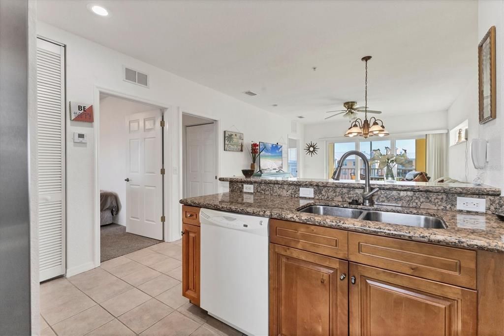 出租: $2,000 (2 贝兹, 2 浴室, 903 平方英尺)