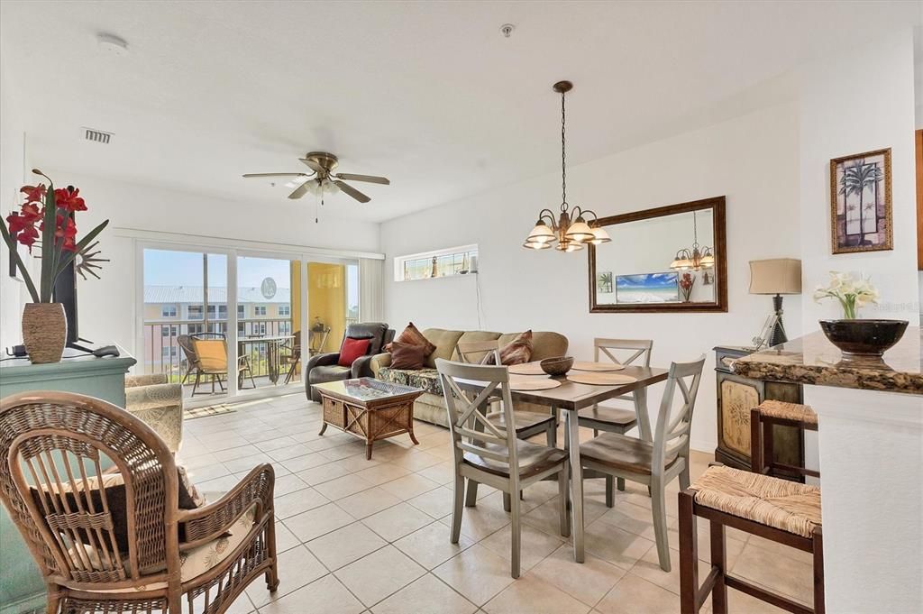 出租: $2,000 (2 贝兹, 2 浴室, 903 平方英尺)