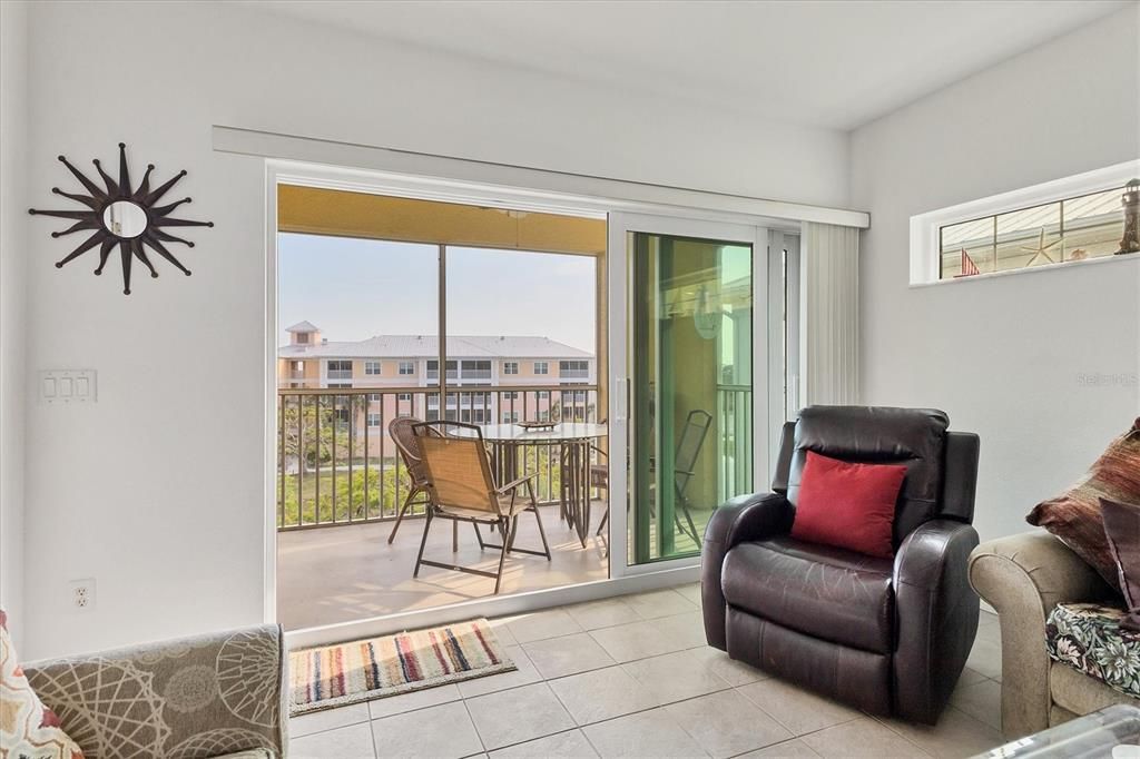 出租: $2,000 (2 贝兹, 2 浴室, 903 平方英尺)