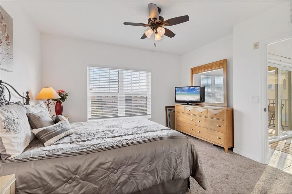 出租: $2,000 (2 贝兹, 2 浴室, 903 平方英尺)