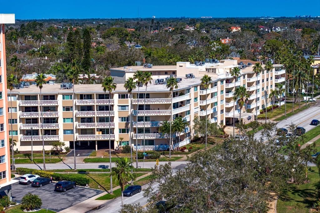 Active With Contract: $5,000 (3 beds, 2 baths, 2000 Square Feet)