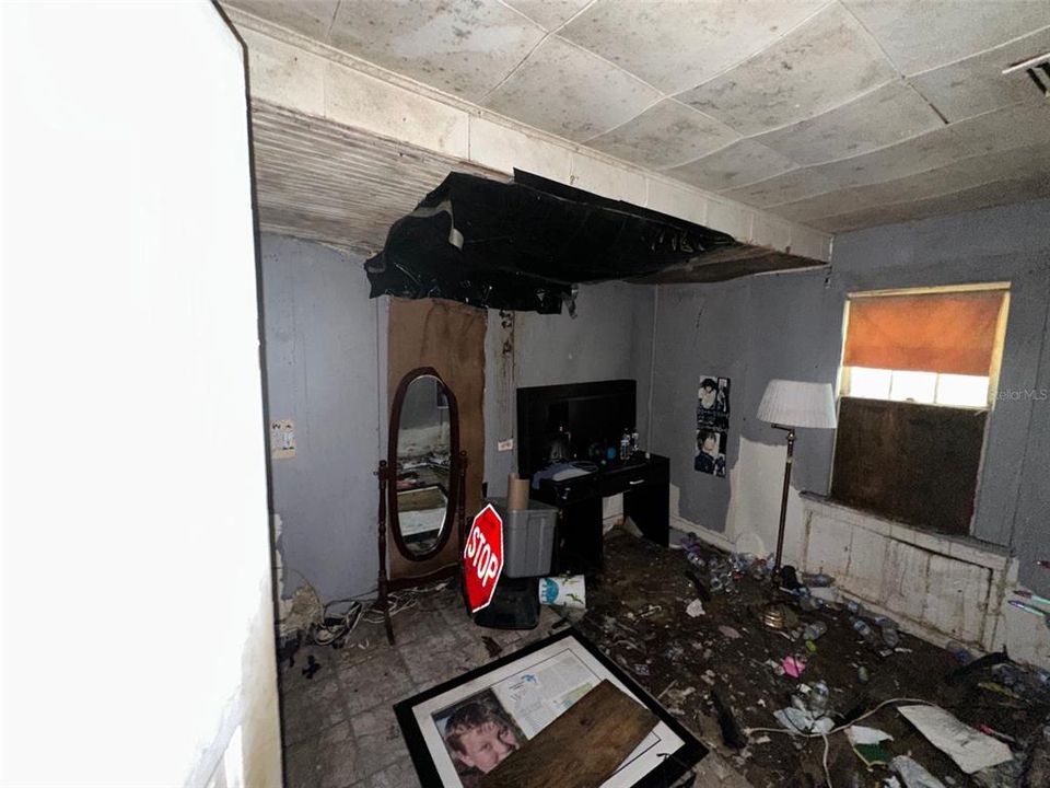 Active With Contract: $79,900 (2 beds, 1 baths, 588 Square Feet)