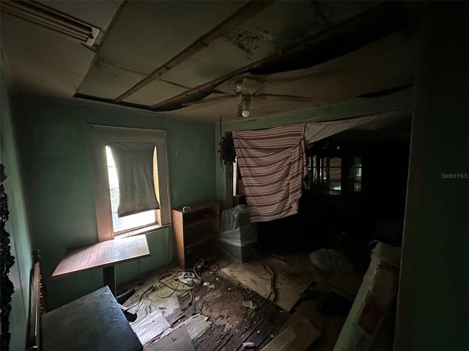 Active With Contract: $79,900 (2 beds, 1 baths, 588 Square Feet)