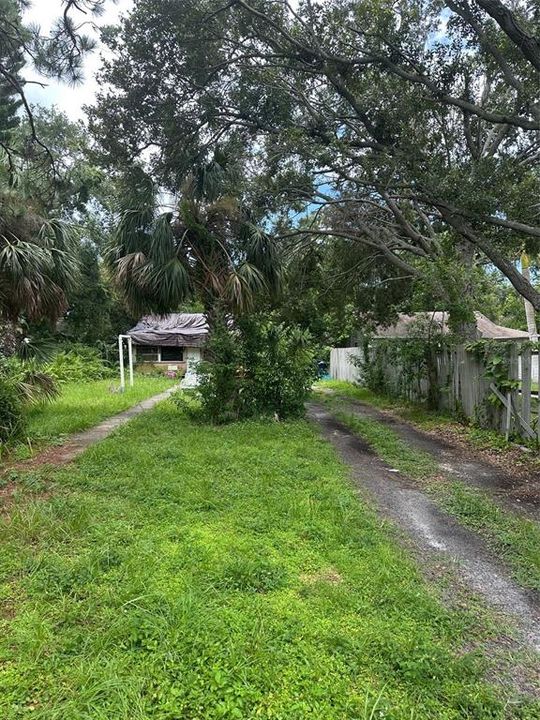 Active With Contract: $79,900 (2 beds, 1 baths, 588 Square Feet)