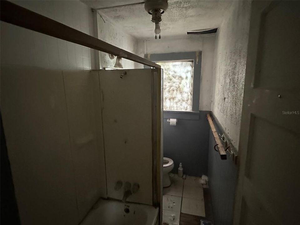 Active With Contract: $79,900 (2 beds, 1 baths, 588 Square Feet)