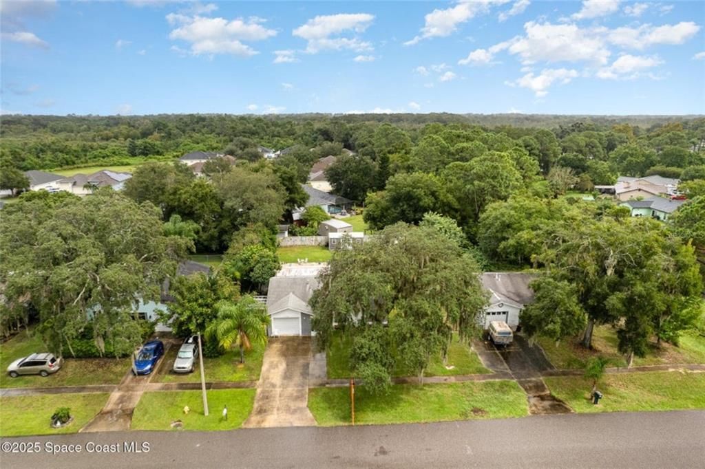 For Sale: $303,900 (2 beds, 2 baths, 1037 Square Feet)