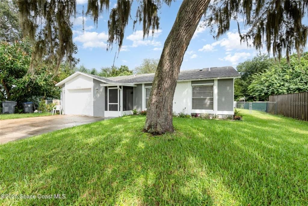 For Sale: $303,900 (2 beds, 2 baths, 1037 Square Feet)