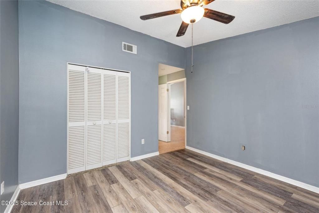 For Sale: $303,900 (2 beds, 2 baths, 1037 Square Feet)