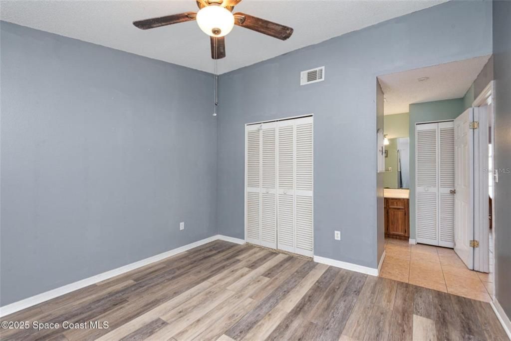 For Sale: $303,900 (2 beds, 2 baths, 1037 Square Feet)