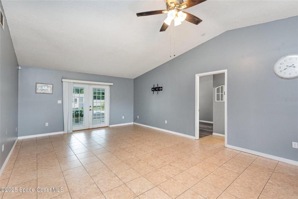 For Sale: $303,900 (2 beds, 2 baths, 1037 Square Feet)