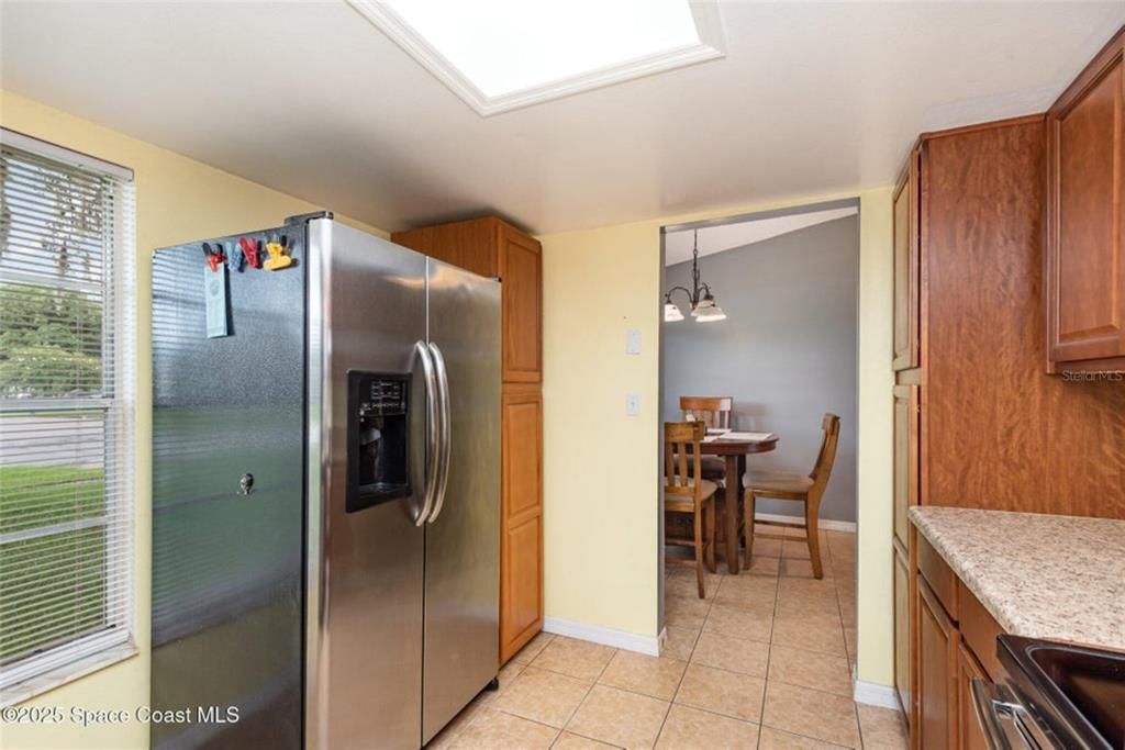 For Sale: $303,900 (2 beds, 2 baths, 1037 Square Feet)