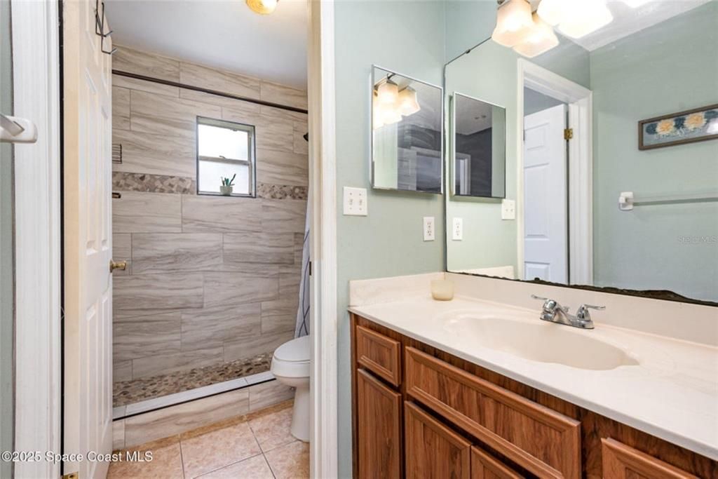 For Sale: $303,900 (2 beds, 2 baths, 1037 Square Feet)