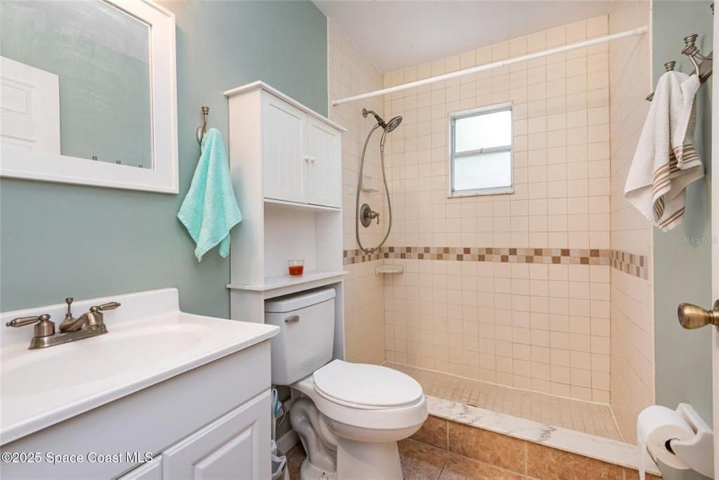For Sale: $303,900 (2 beds, 2 baths, 1037 Square Feet)