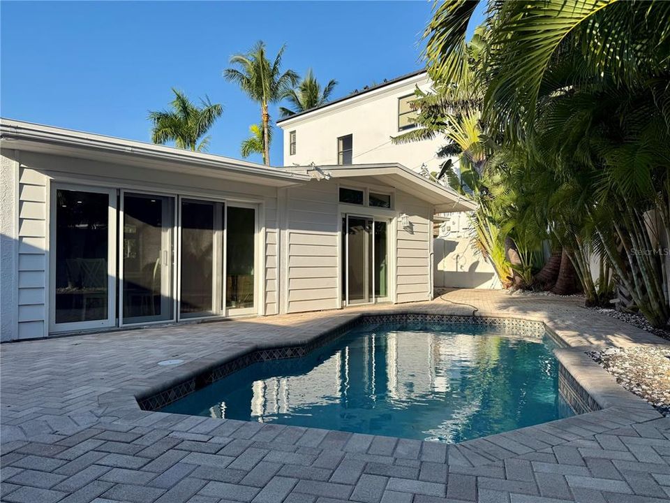 For Rent: $12,000 (3 beds, 2 baths, 1948 Square Feet)