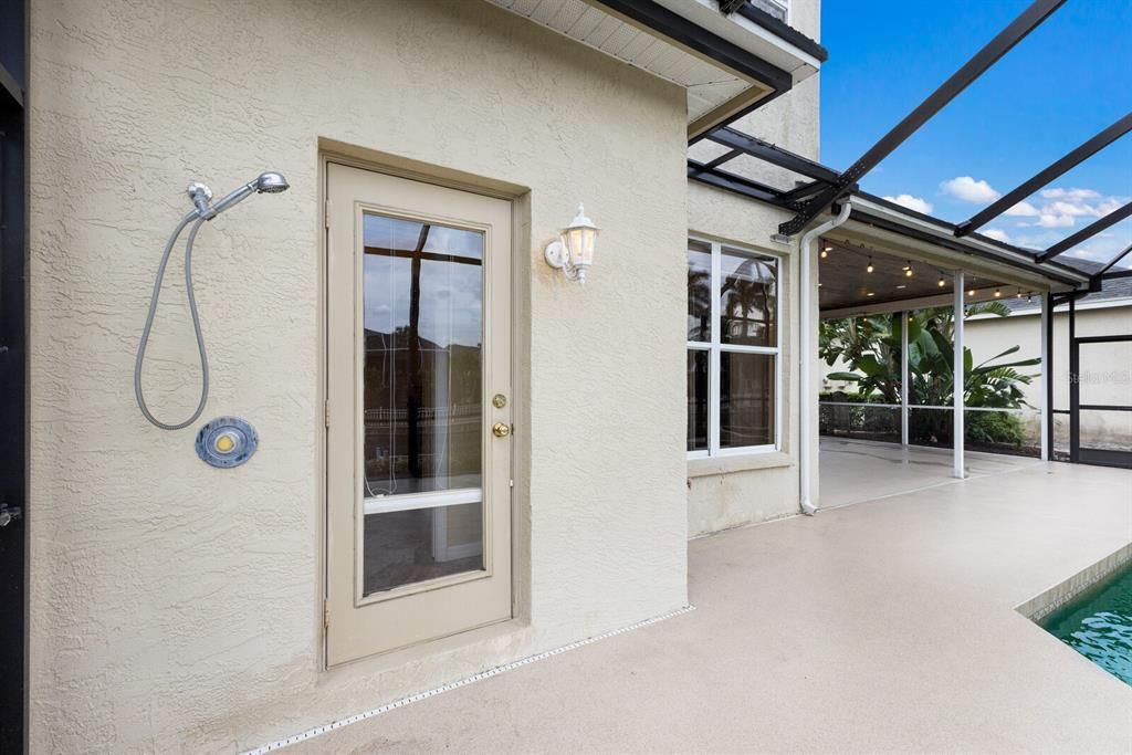 Active With Contract: $869,000 (3 beds, 2 baths, 2463 Square Feet)