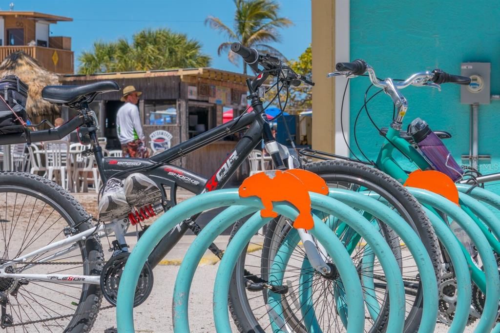 Active With Contract: $869,000 (3 beds, 2 baths, 2463 Square Feet)