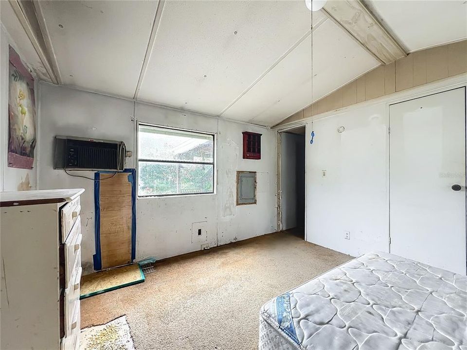 For Sale: $59,999 (3 beds, 2 baths, 784 Square Feet)