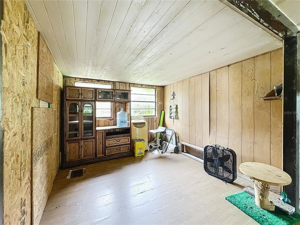 For Sale: $59,999 (3 beds, 2 baths, 784 Square Feet)