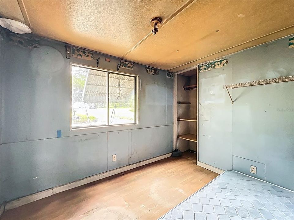 For Sale: $59,999 (3 beds, 2 baths, 784 Square Feet)