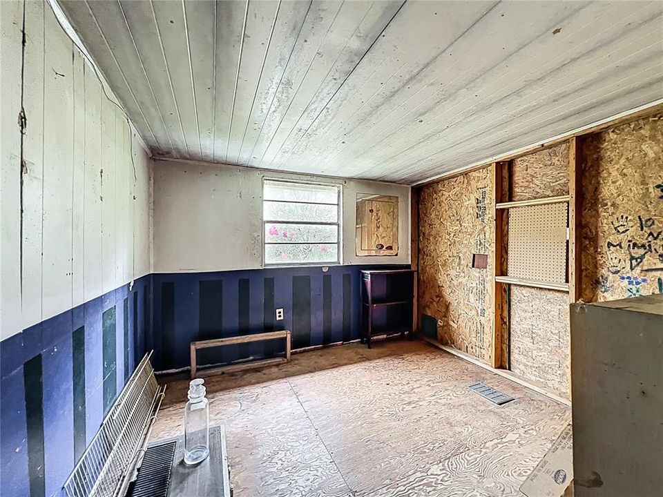 For Sale: $59,999 (3 beds, 2 baths, 784 Square Feet)