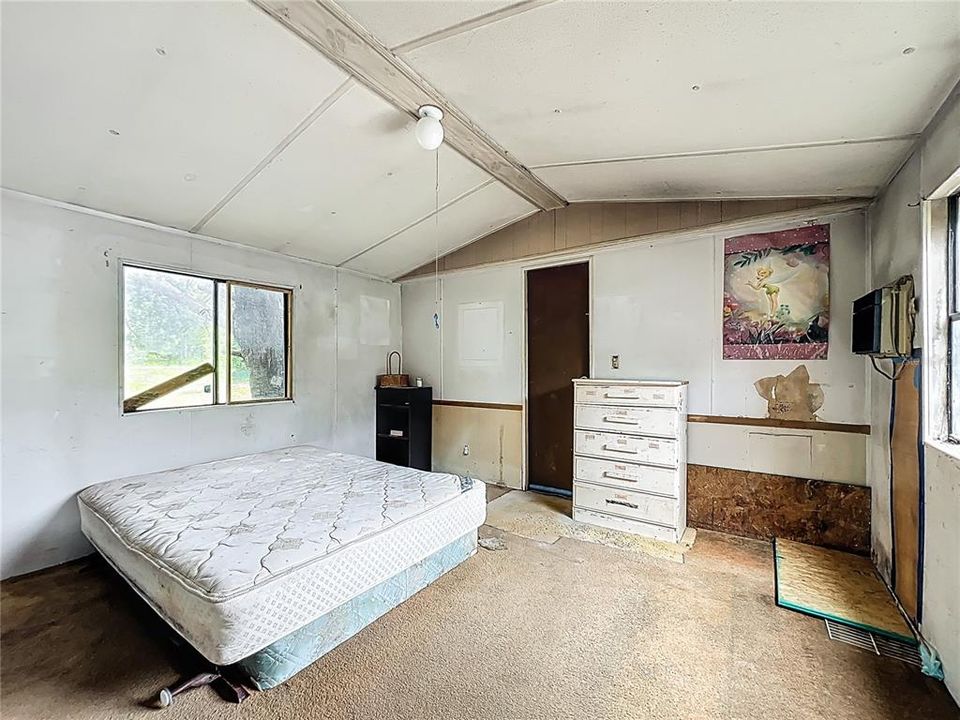 For Sale: $59,999 (3 beds, 2 baths, 784 Square Feet)