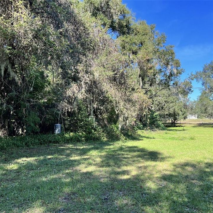 На продажу: $500,000 (0.84 acres)