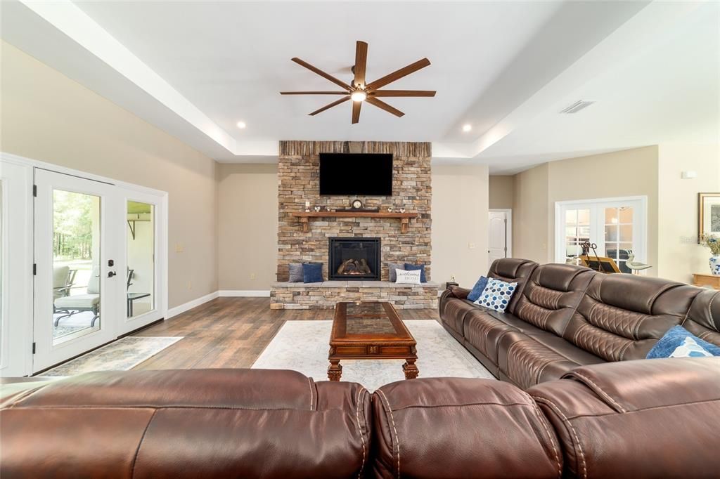 For Sale: $899,995 (3 beds, 2 baths, 2597 Square Feet)