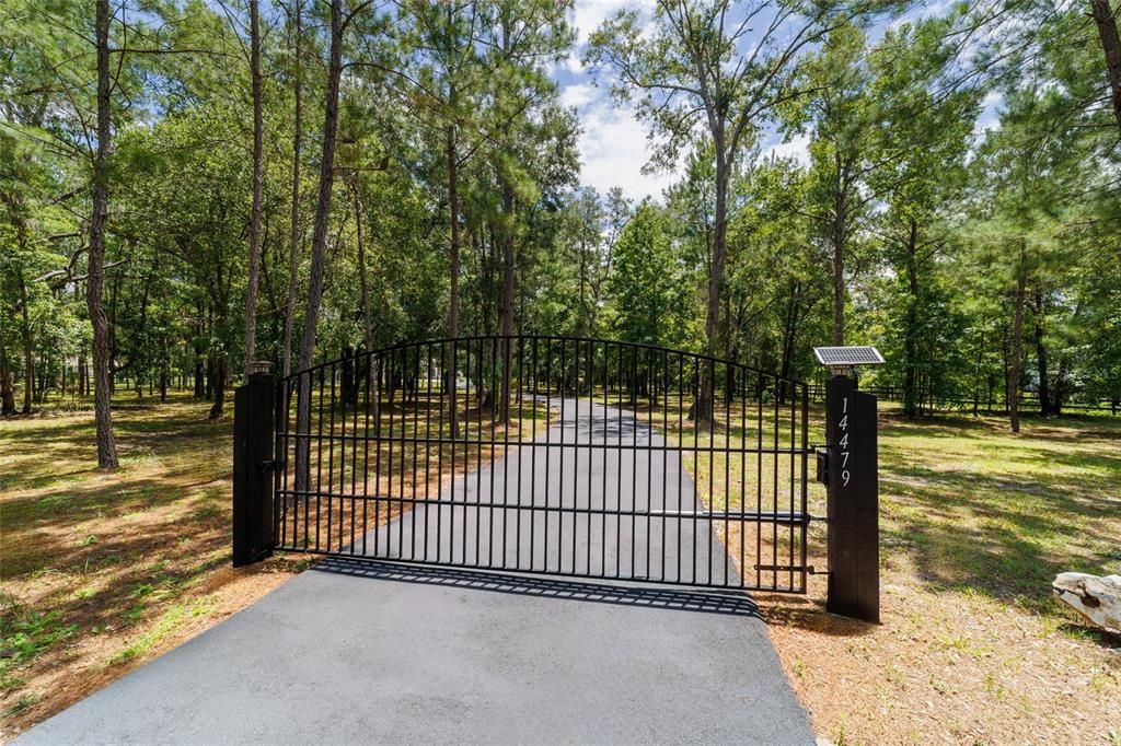 For Sale: $899,995 (3 beds, 2 baths, 2597 Square Feet)