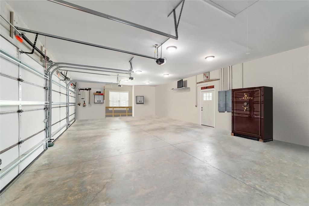 For Sale: $899,995 (3 beds, 2 baths, 2597 Square Feet)