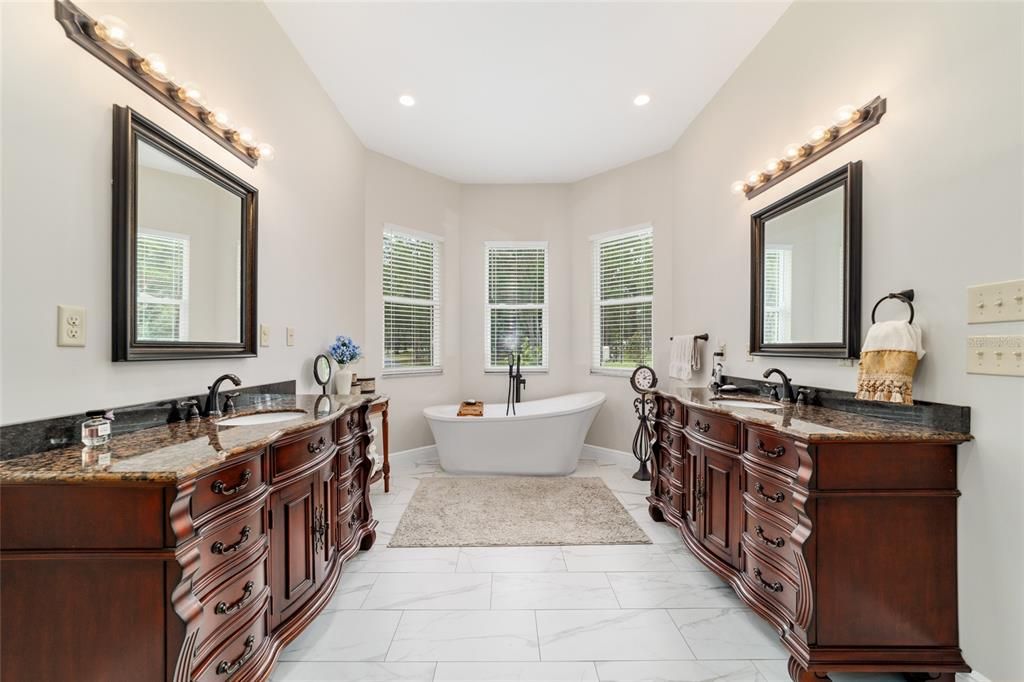 For Sale: $899,995 (3 beds, 2 baths, 2597 Square Feet)