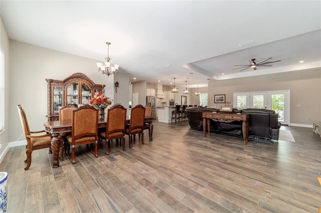 For Sale: $899,995 (3 beds, 2 baths, 2597 Square Feet)