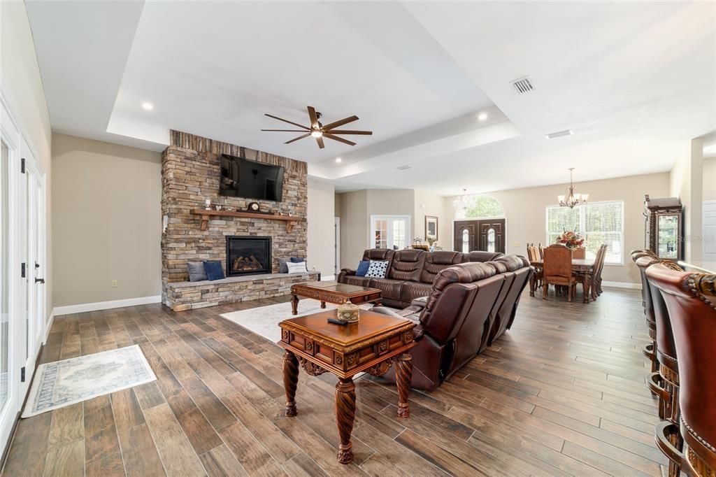 For Sale: $899,995 (3 beds, 2 baths, 2597 Square Feet)