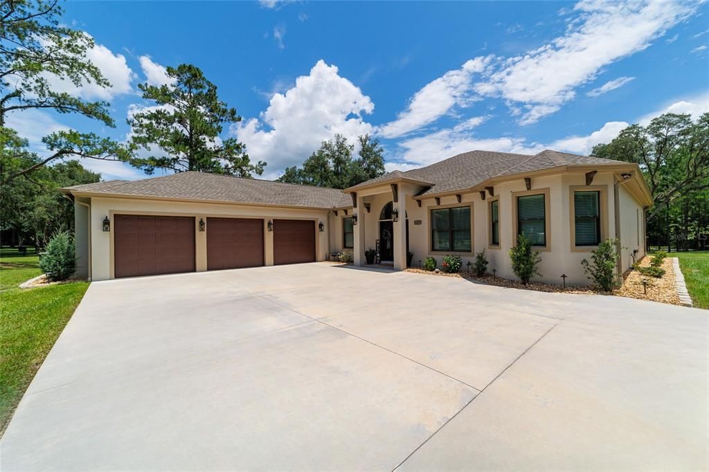 For Sale: $899,995 (3 beds, 2 baths, 2597 Square Feet)