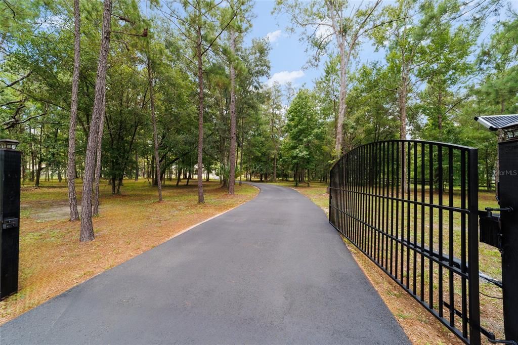 For Sale: $899,995 (3 beds, 2 baths, 2597 Square Feet)