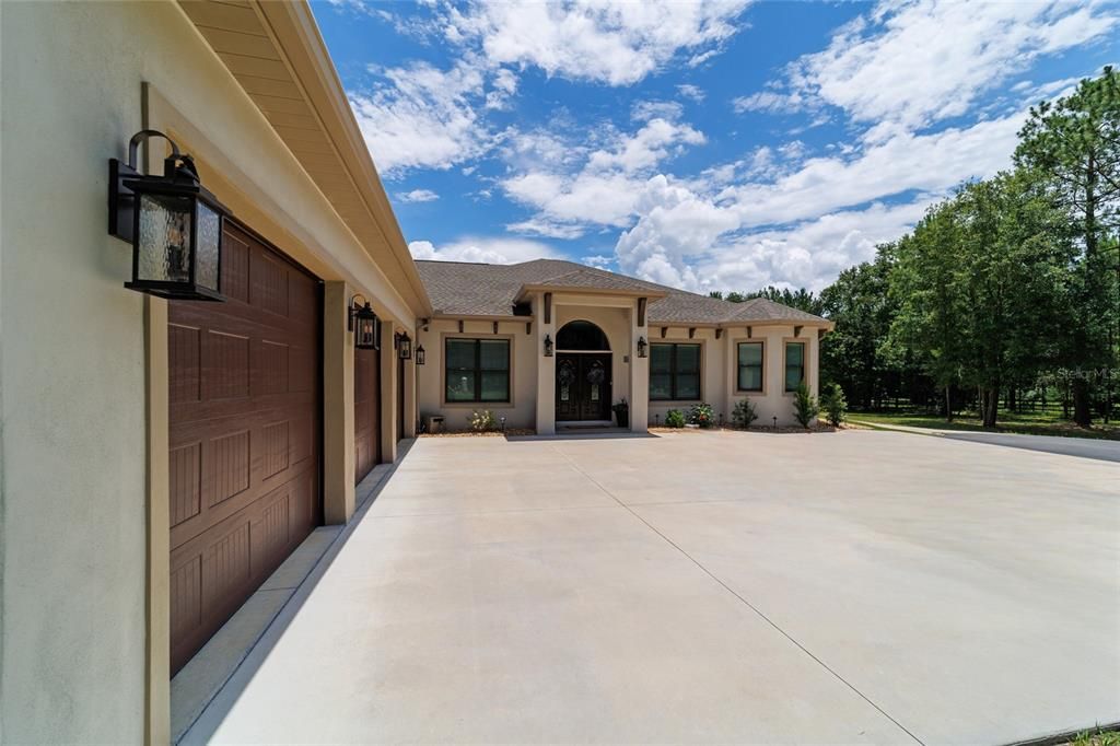 For Sale: $899,995 (3 beds, 2 baths, 2597 Square Feet)