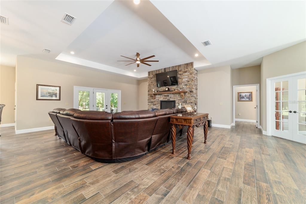 For Sale: $899,995 (3 beds, 2 baths, 2597 Square Feet)