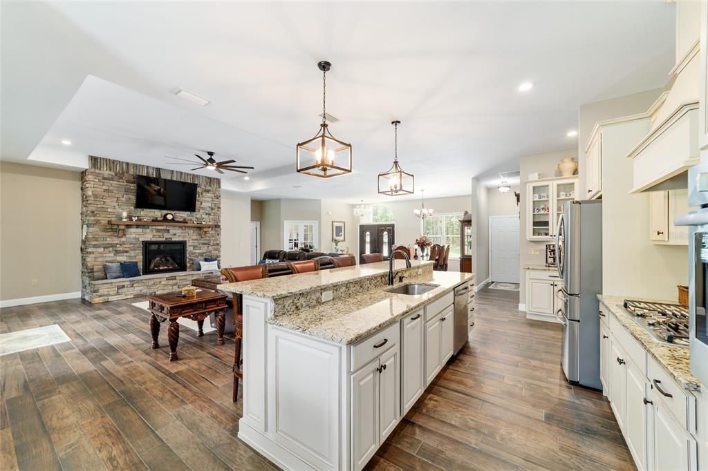 For Sale: $899,995 (3 beds, 2 baths, 2597 Square Feet)