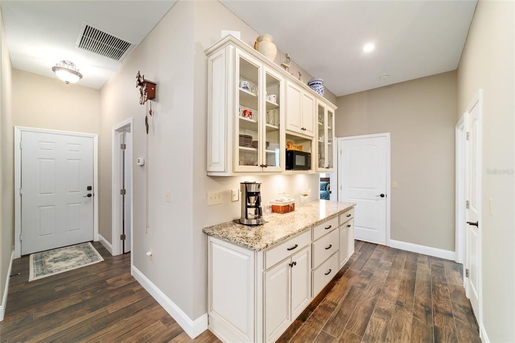 For Sale: $899,995 (3 beds, 2 baths, 2597 Square Feet)