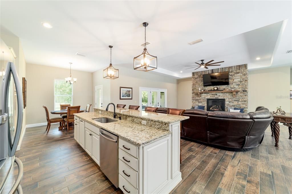 For Sale: $899,995 (3 beds, 2 baths, 2597 Square Feet)