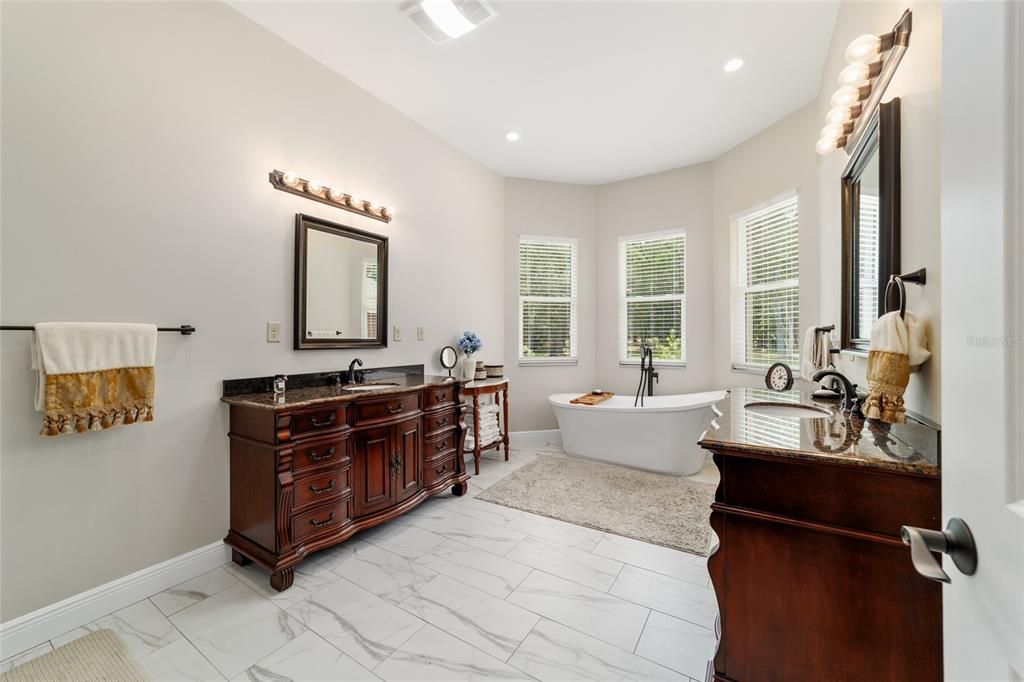 For Sale: $899,995 (3 beds, 2 baths, 2597 Square Feet)