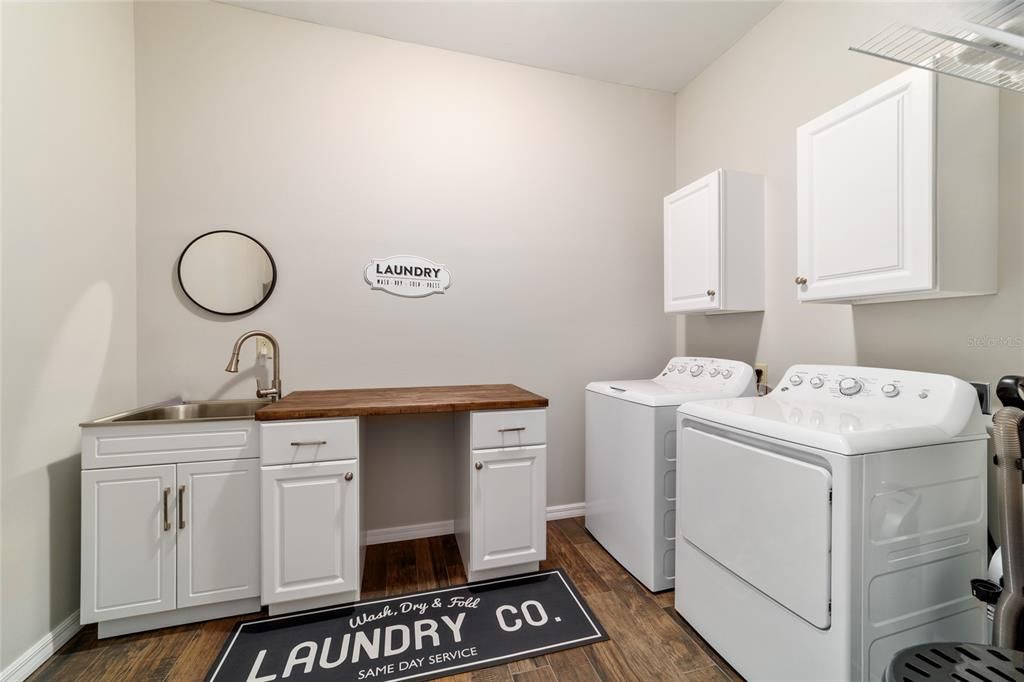 For Sale: $899,995 (3 beds, 2 baths, 2597 Square Feet)