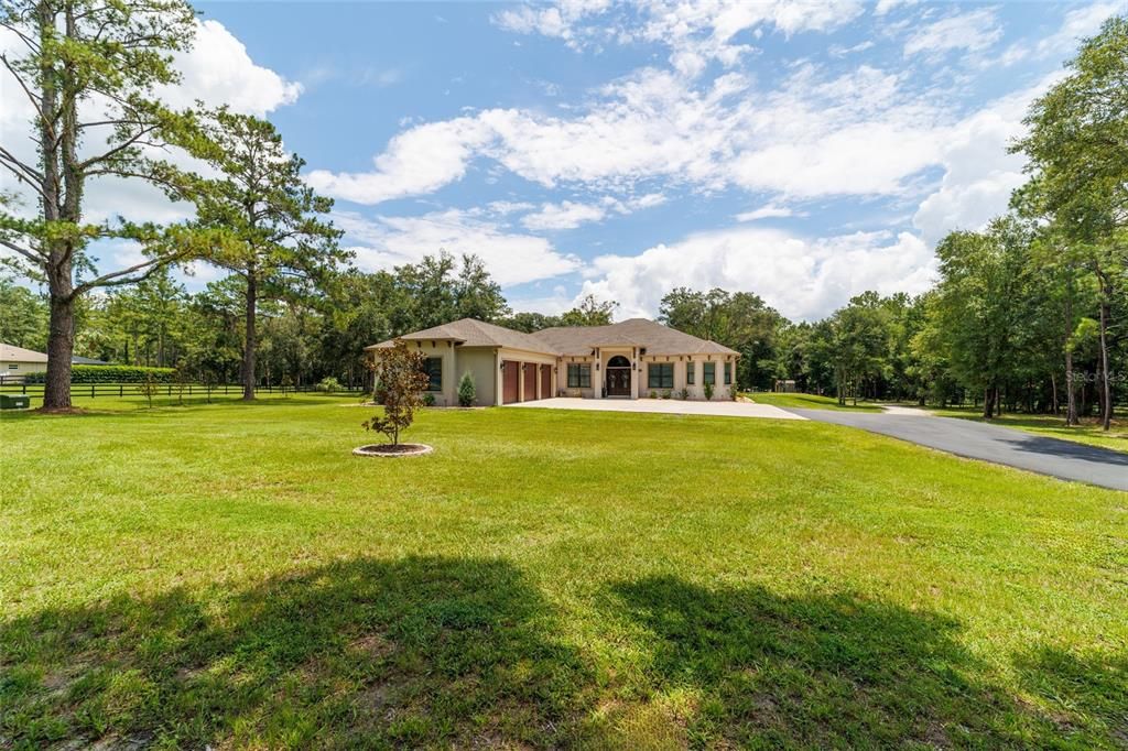 For Sale: $899,995 (3 beds, 2 baths, 2597 Square Feet)