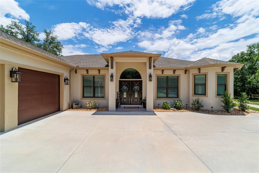 For Sale: $899,995 (3 beds, 2 baths, 2597 Square Feet)