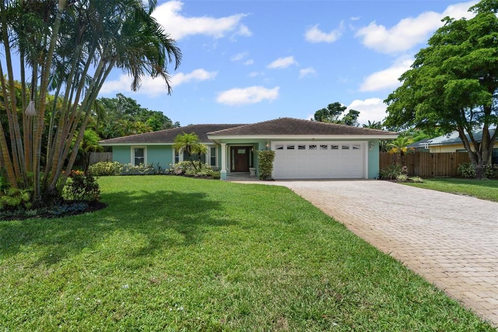 Recently Sold: $650,000 (3 beds, 2 baths, 1859 Square Feet)