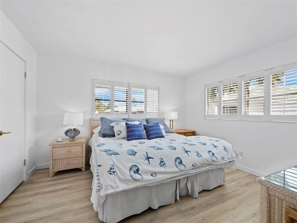 For Sale: $995,000 (2 beds, 2 baths, 1170 Square Feet)