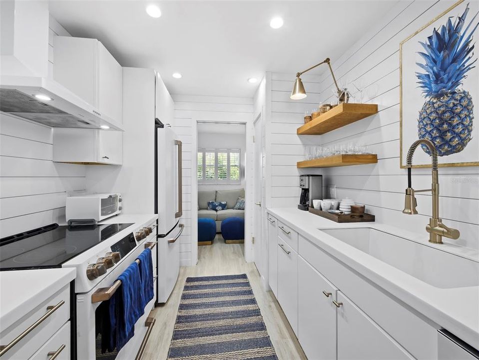 For Sale: $995,000 (2 beds, 2 baths, 1170 Square Feet)