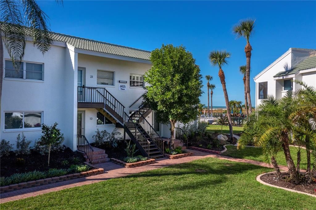 For Sale: $995,000 (2 beds, 2 baths, 1170 Square Feet)