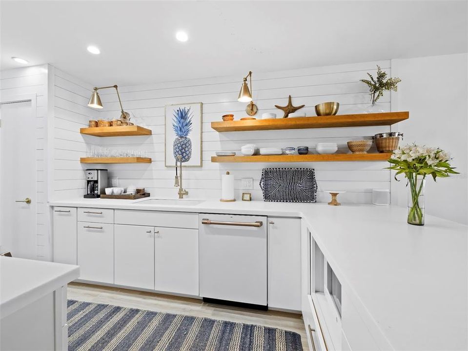 For Sale: $995,000 (2 beds, 2 baths, 1170 Square Feet)