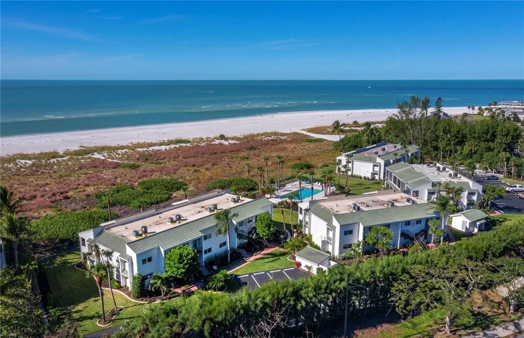 For Sale: $995,000 (2 beds, 2 baths, 1170 Square Feet)